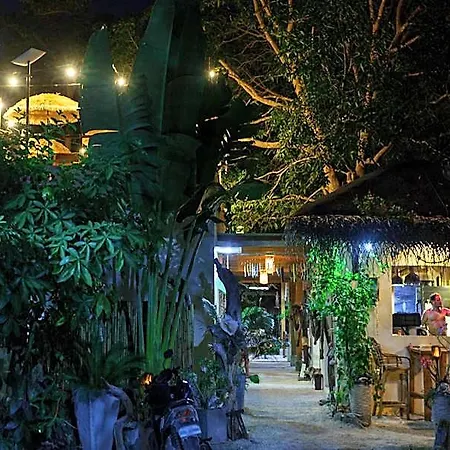 Camotes-Hidden-Huts