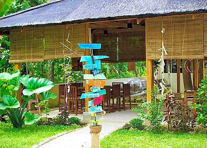 Camotes-hidden-huts