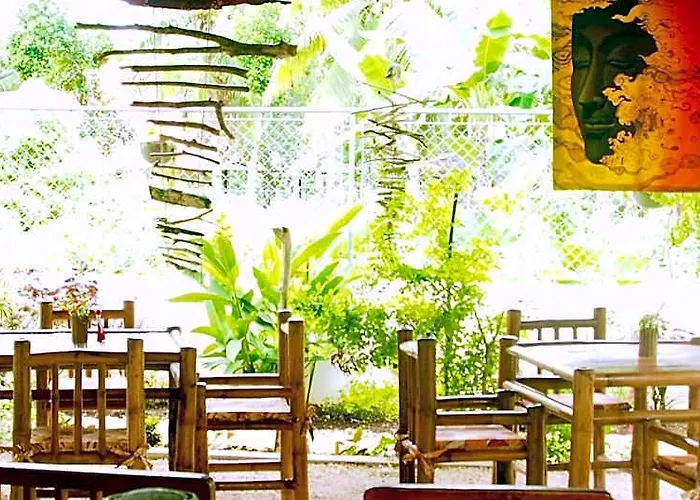 Camotes-hidden-huts
